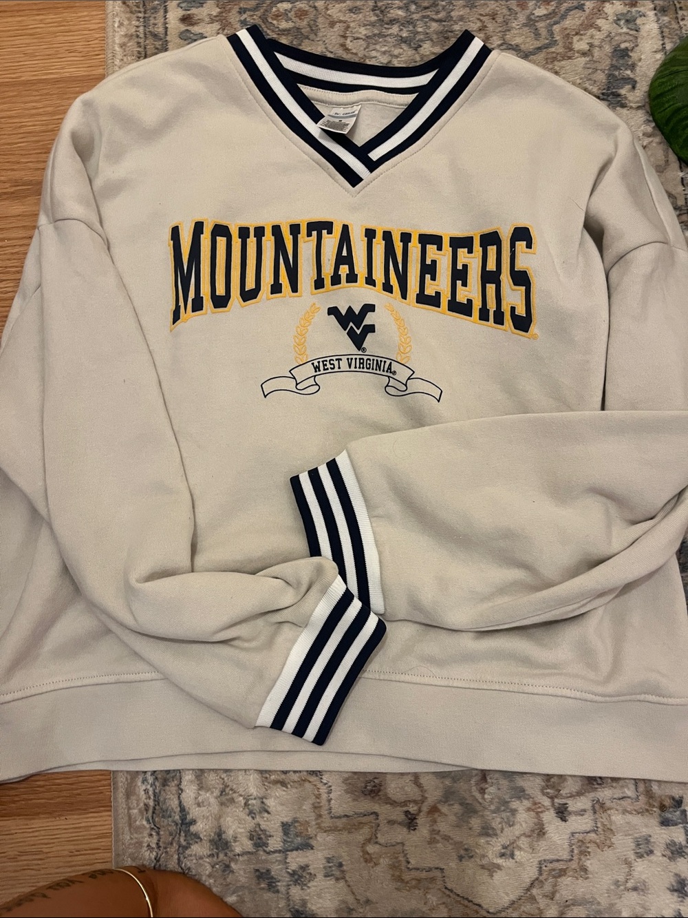 Mountaineers Cream Crewneck Sweater